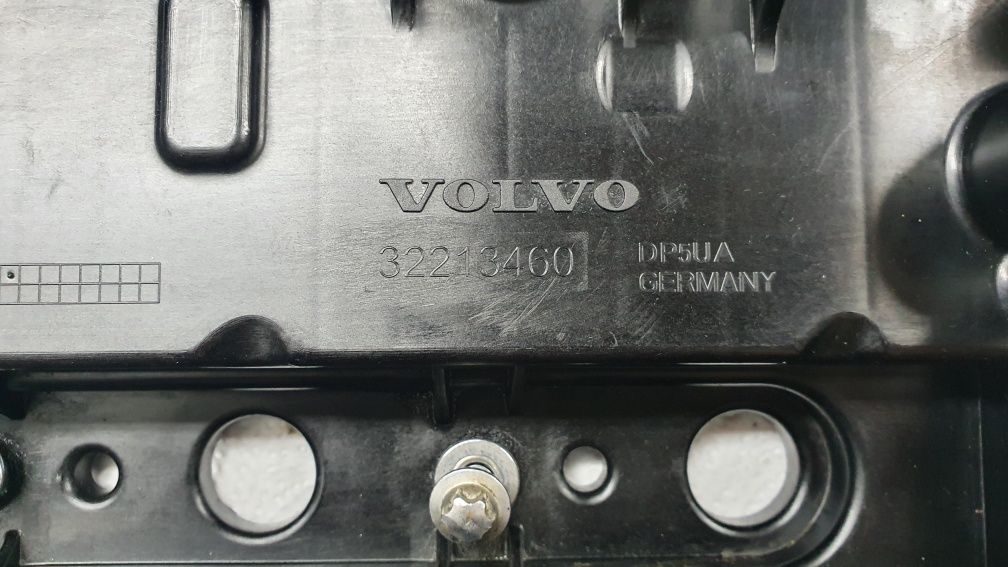 Pokrywa zaworów VOLVO V60 D4 VEA ODMA