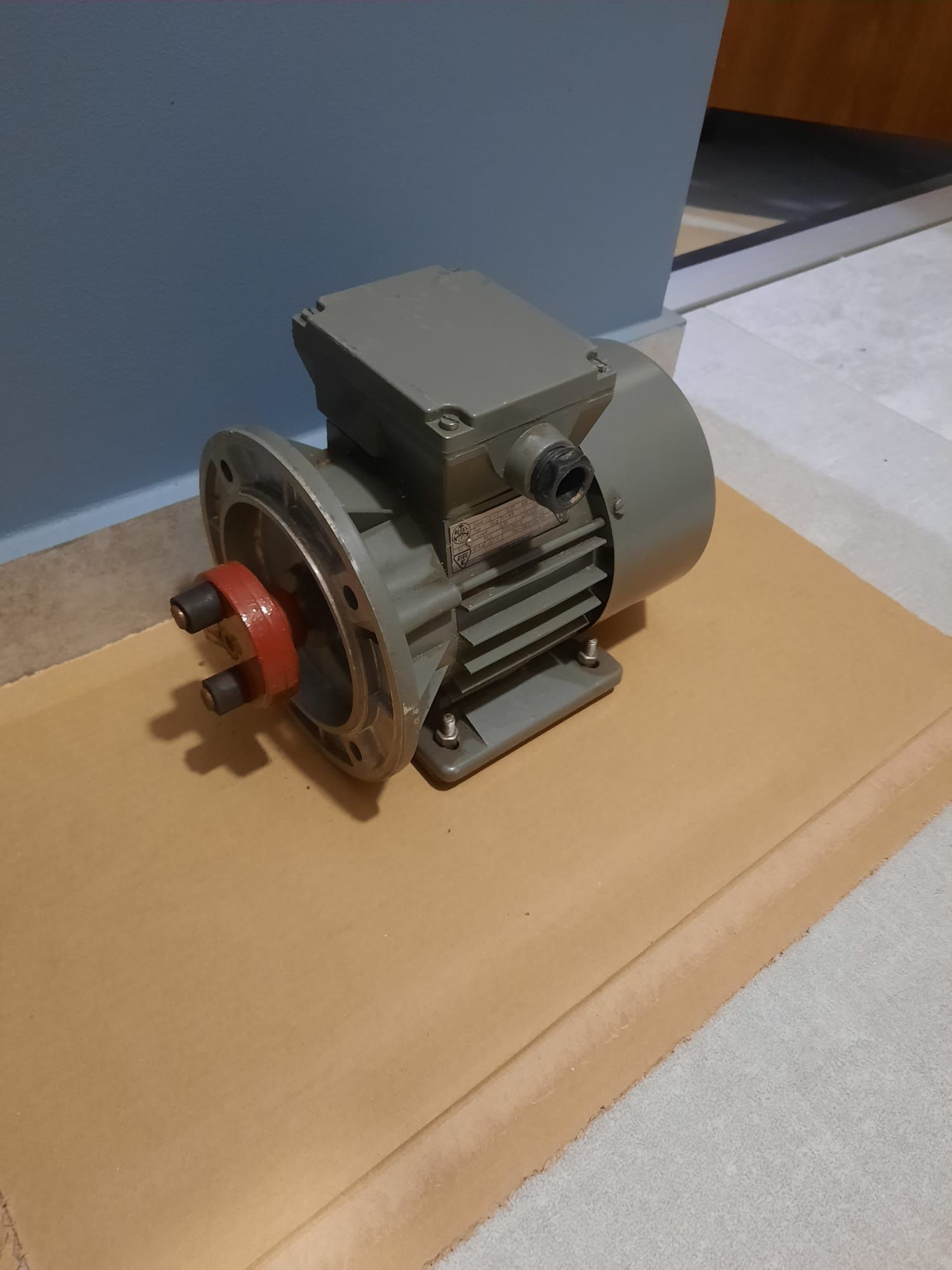 Silnik Besel 0,37kw
