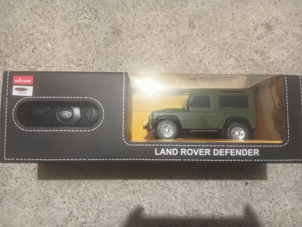 Land Rover Defender RASTAR Carro telecomandado novo em caixa