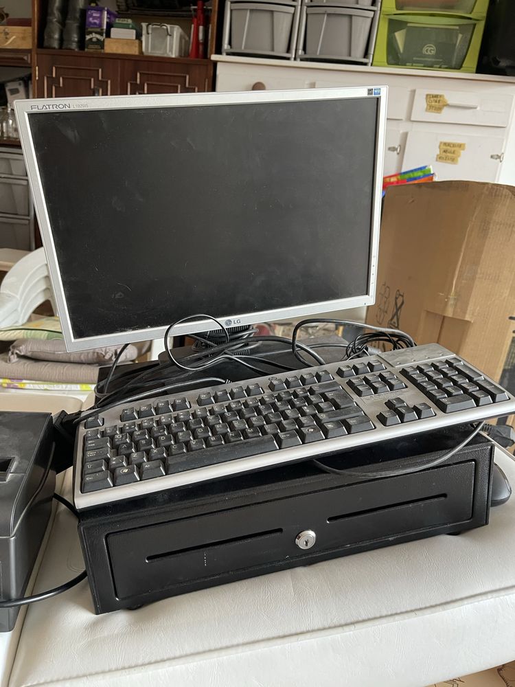 Computador c/ teclado + caixa e impressora