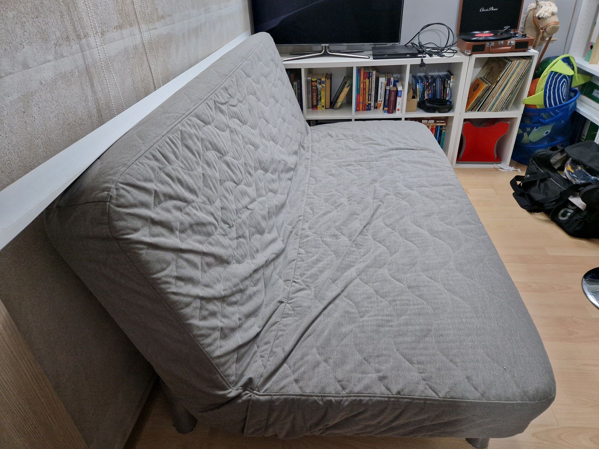 Sofa dwuosobowa Ikea 140x 200 rozkładana  z pojemnikiem
