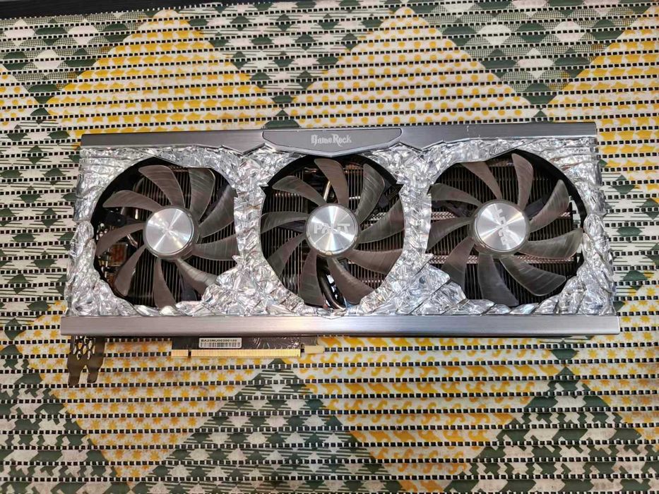 Отличная мощная видеокарта RTX 3080 GameRock 10G GDDR6X 320-bit