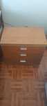 Mesa de cabeceira para desocupar