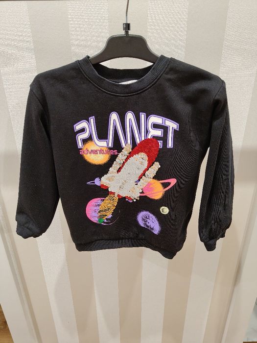 Czarna bluza H&M z odwracanymi cekinami, kosmos rozm. 110/116