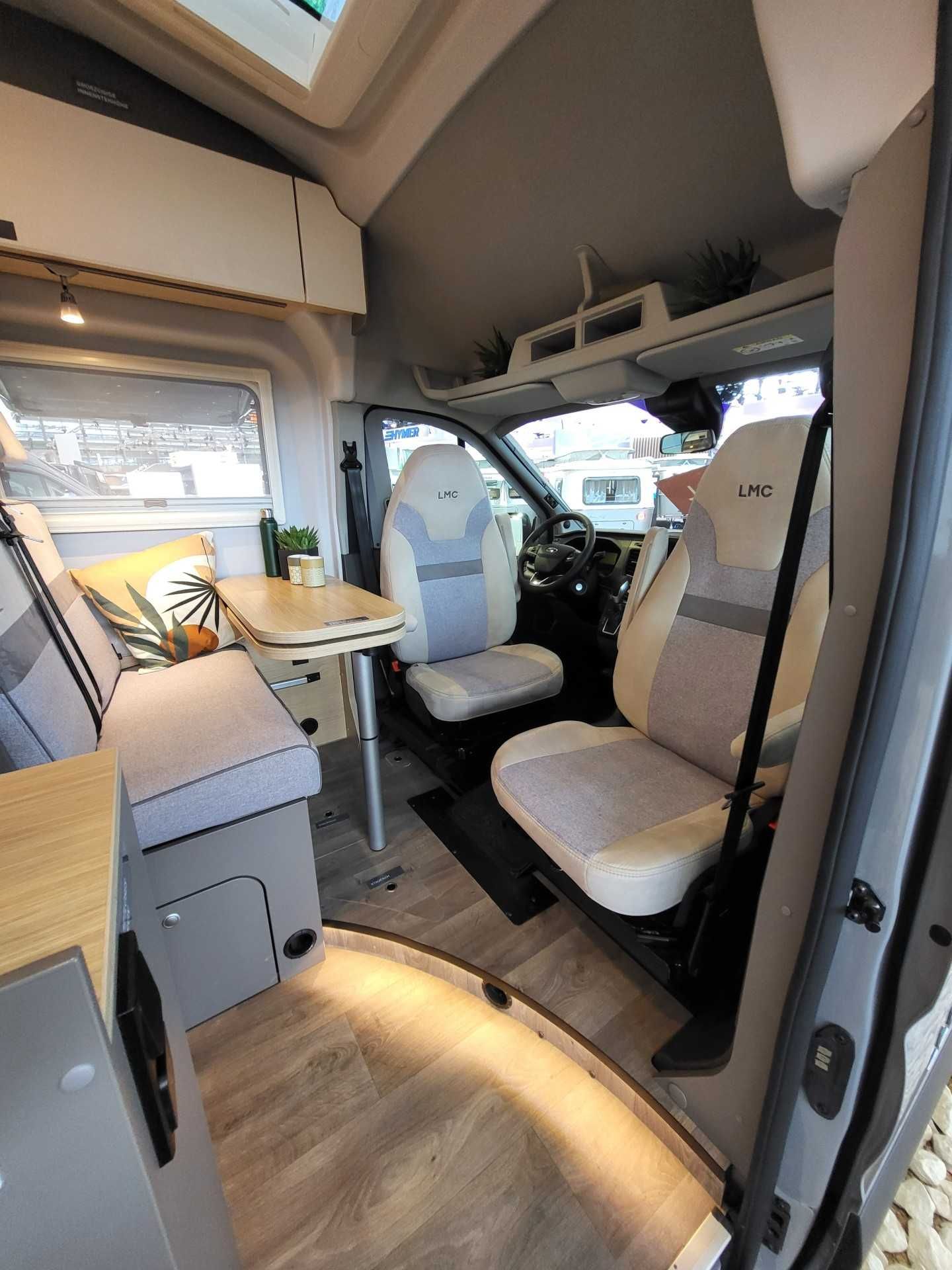 Wynajem wypożyczalnia kampervan 2024 LMC INNOVAN 590 Automat 599 cm