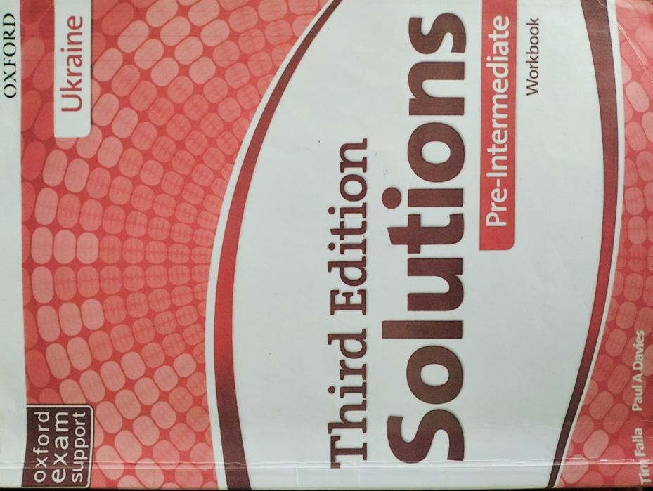Підручник та зошит "Third edition Solutions"