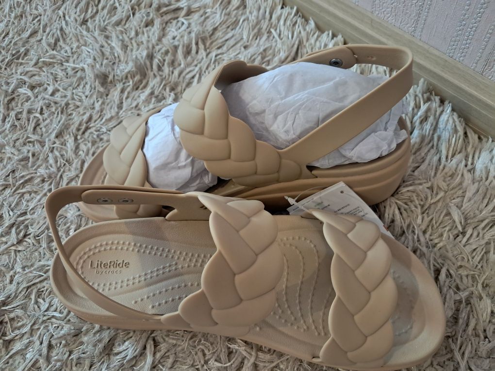 Продам Босоніжки Crocs