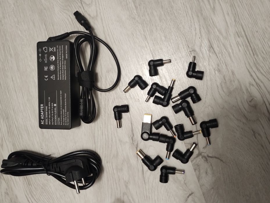 Zasilacz uniwersalny do laptopów