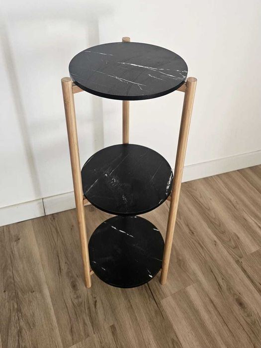 Estante com 03 prateleiras redondas com acabamento que imita mármore