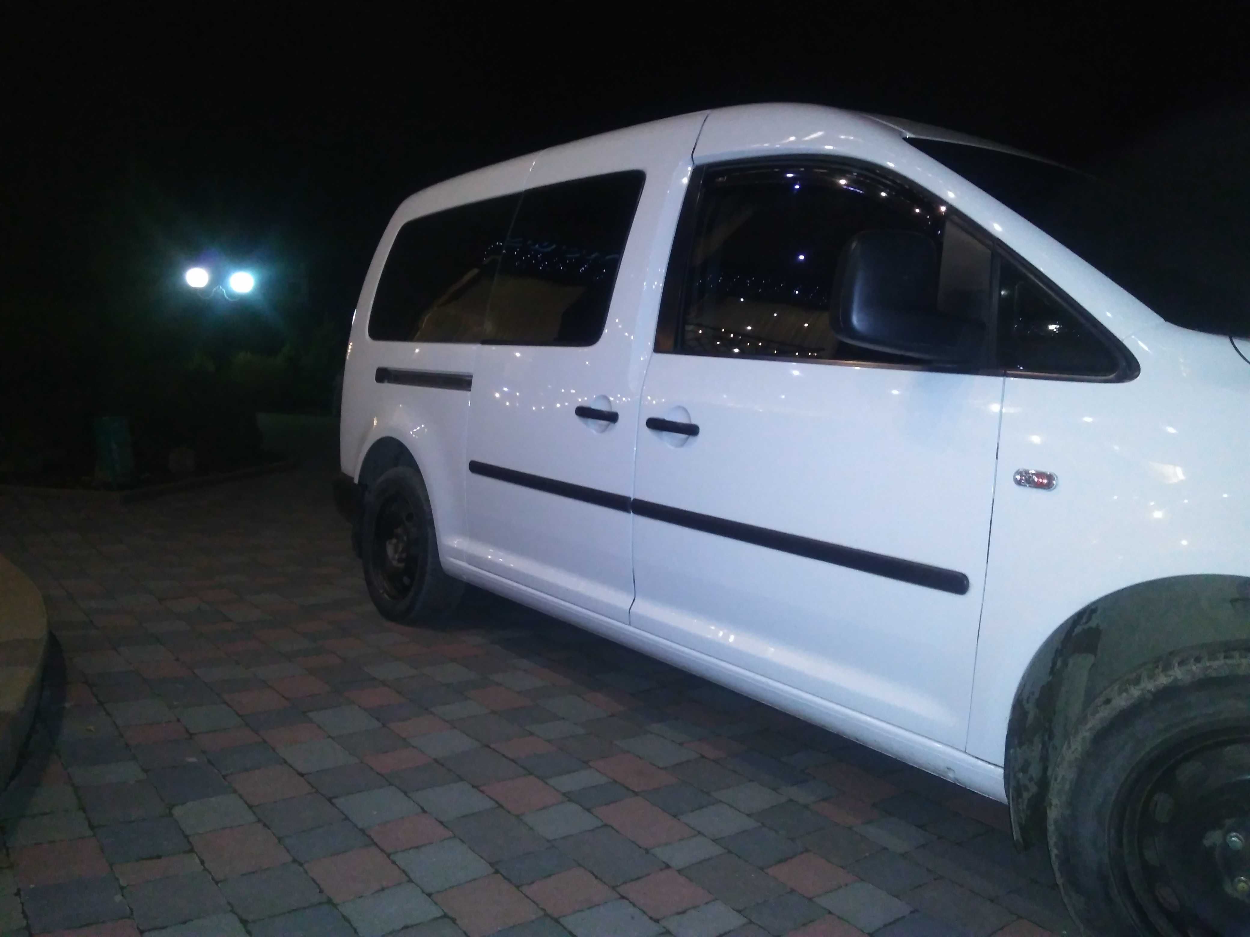 Volkswagen caddy maxi 103 kw.