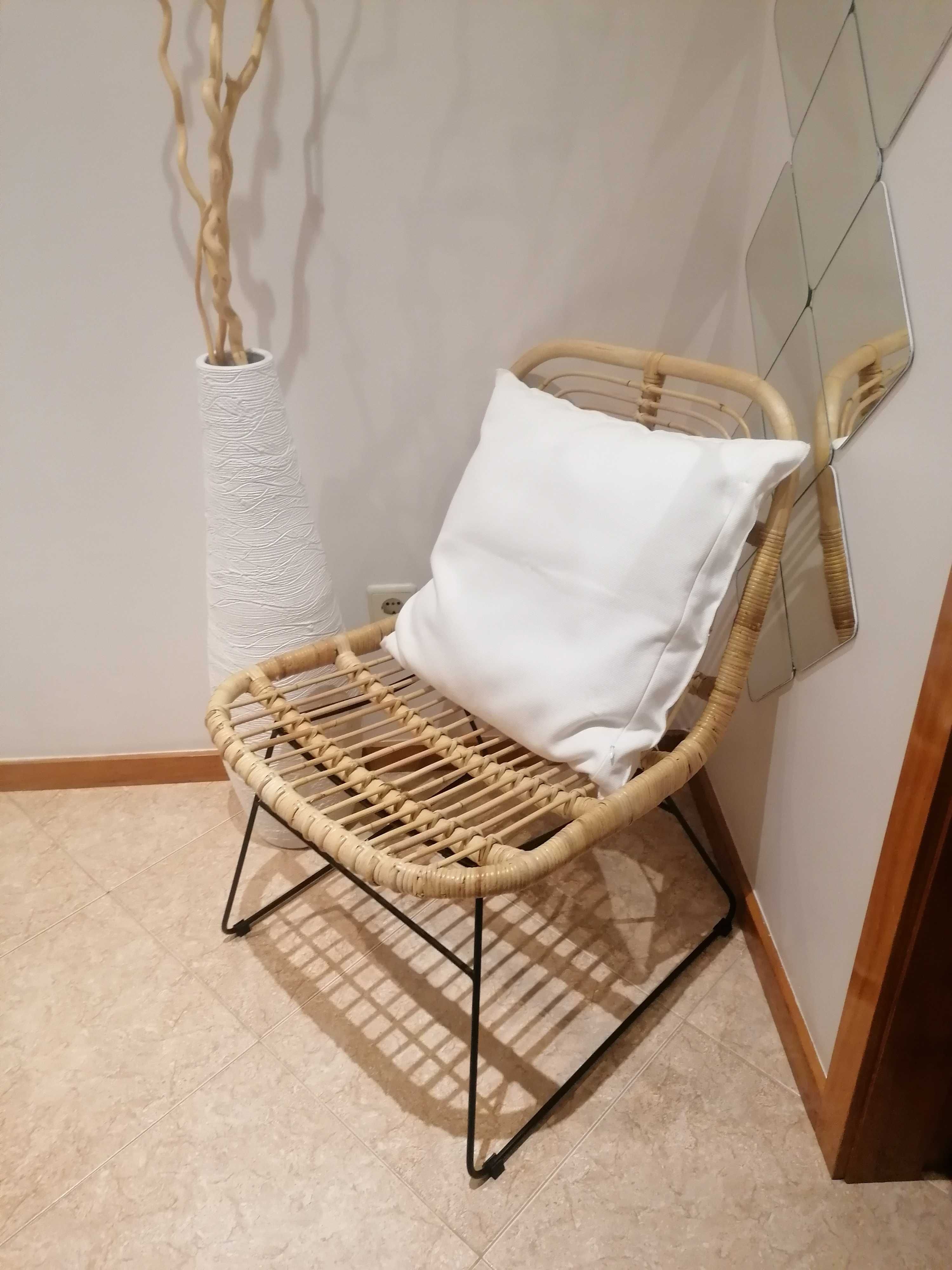 Cadeira beige natural