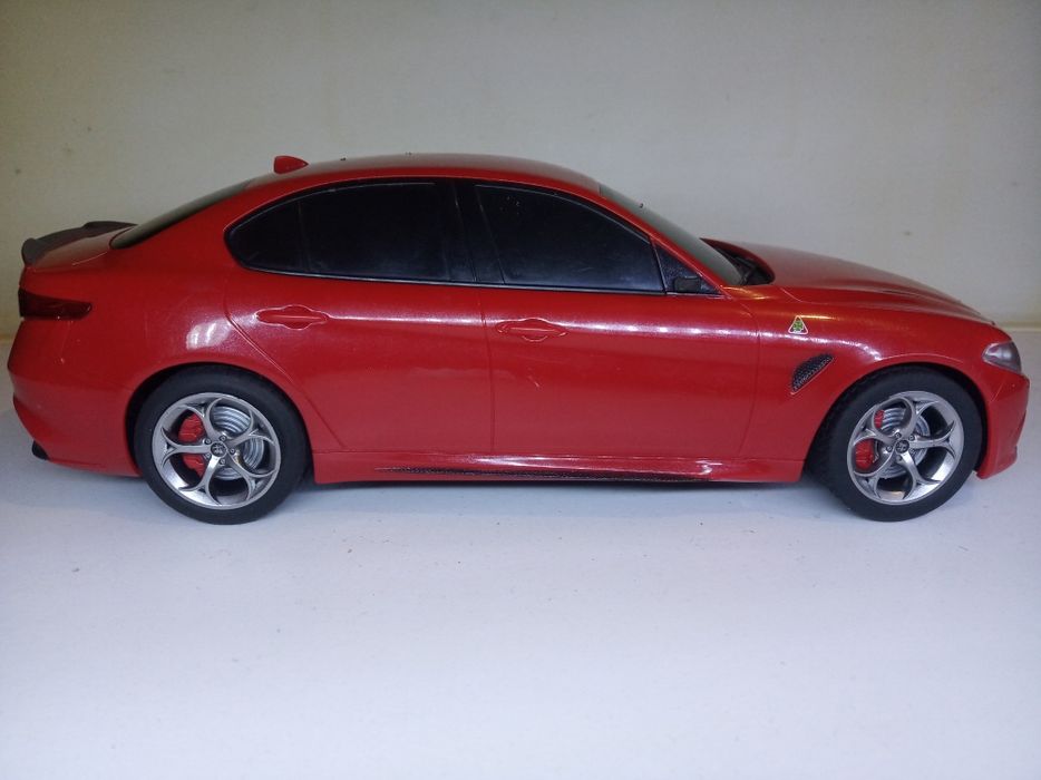 1:18 Alfa Romeo Giulia д/у машинка