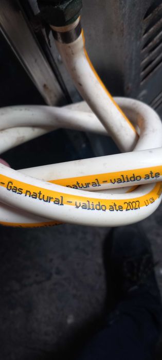 fogao a gas canalizado com quatro bicos e forno inox