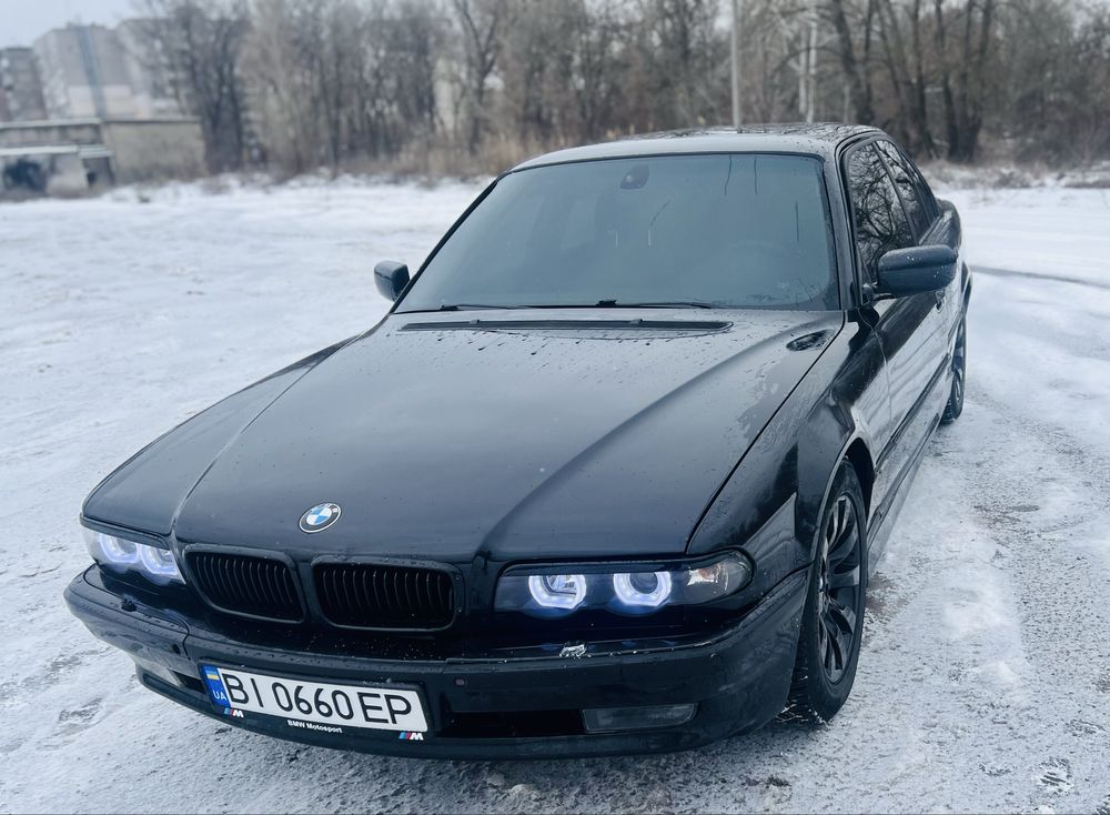 BMW e38 7 series 735i