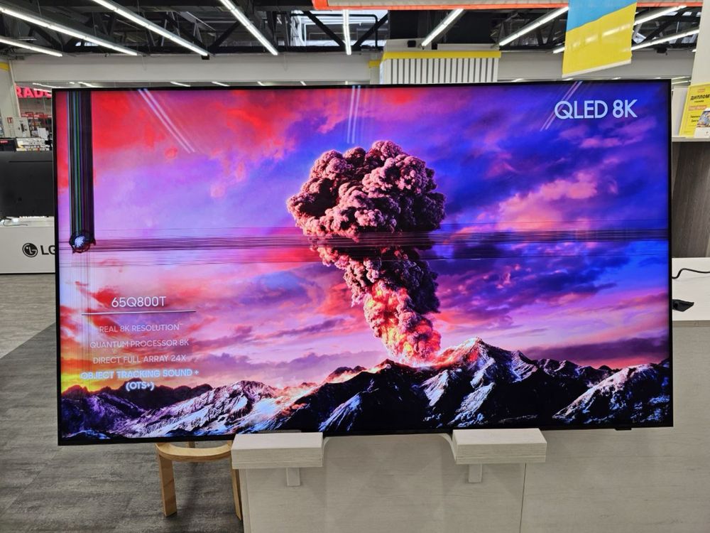 Розбитий телевізор Samsung QLED QE65Q800T 8K