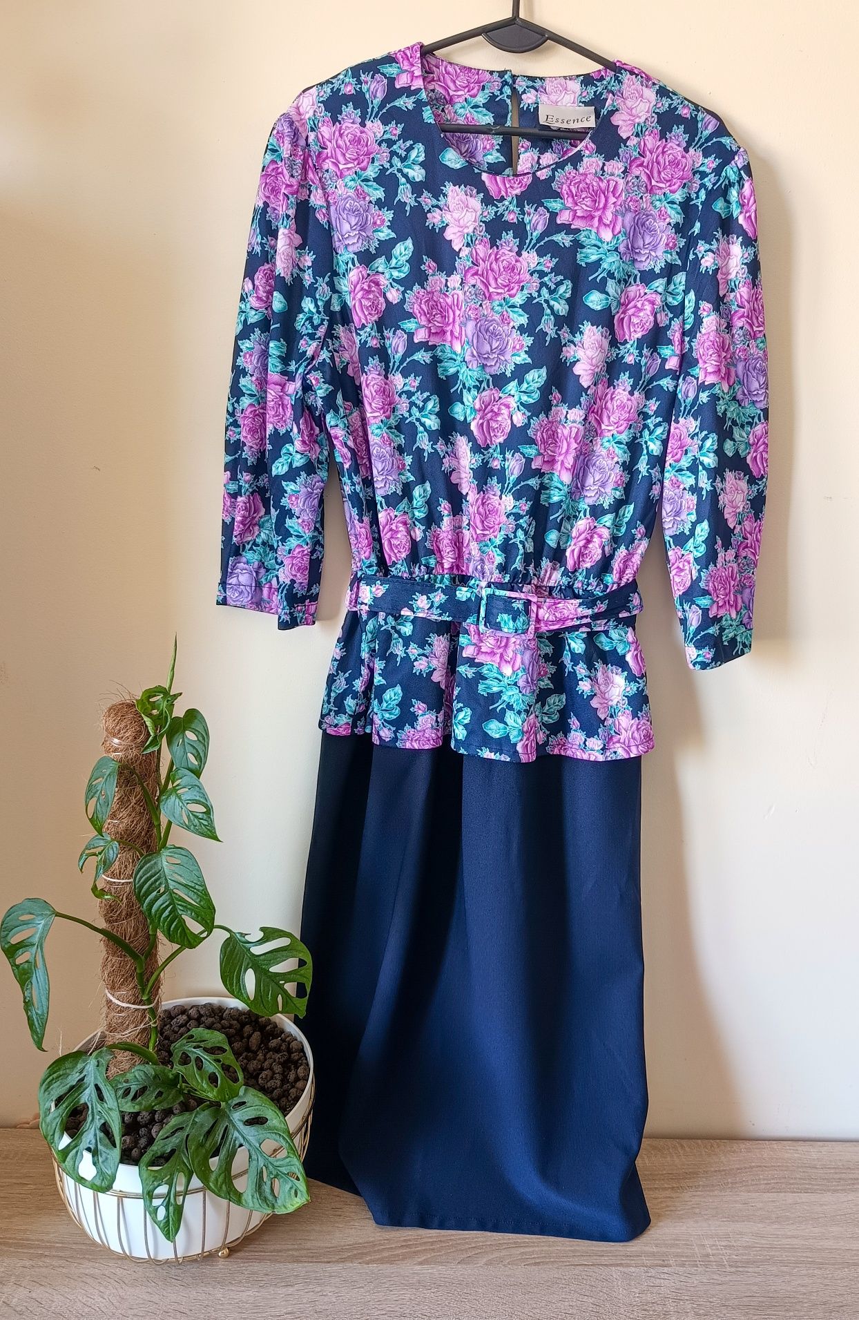 Sukienka, z baskinką, vintage, w kwiaty, fioletowe, plus size, 40,midi