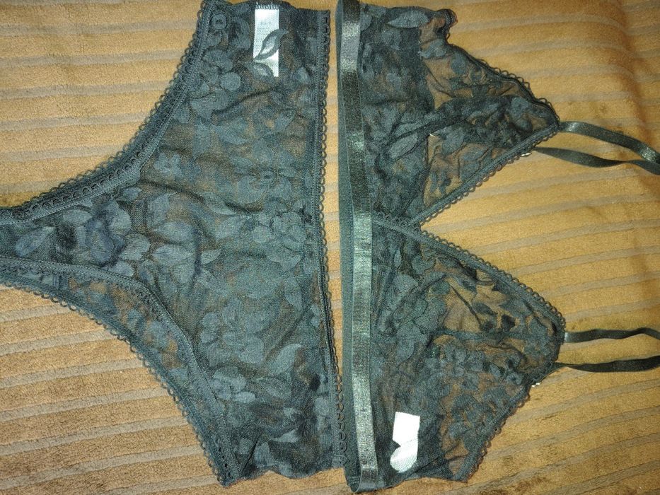 Набір жіночої білизни.