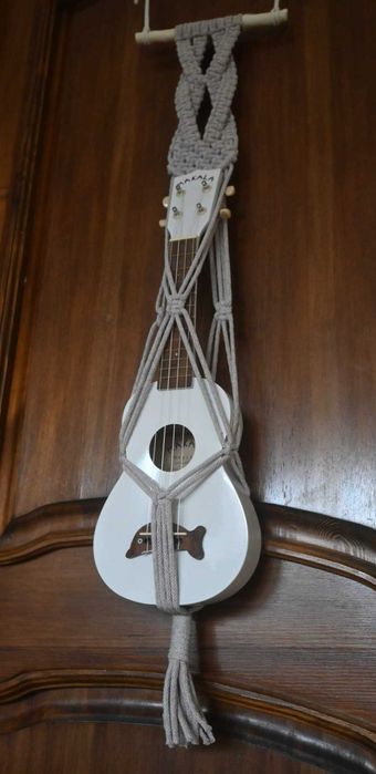 Wieszaczek do ukulele ozdoba makrama