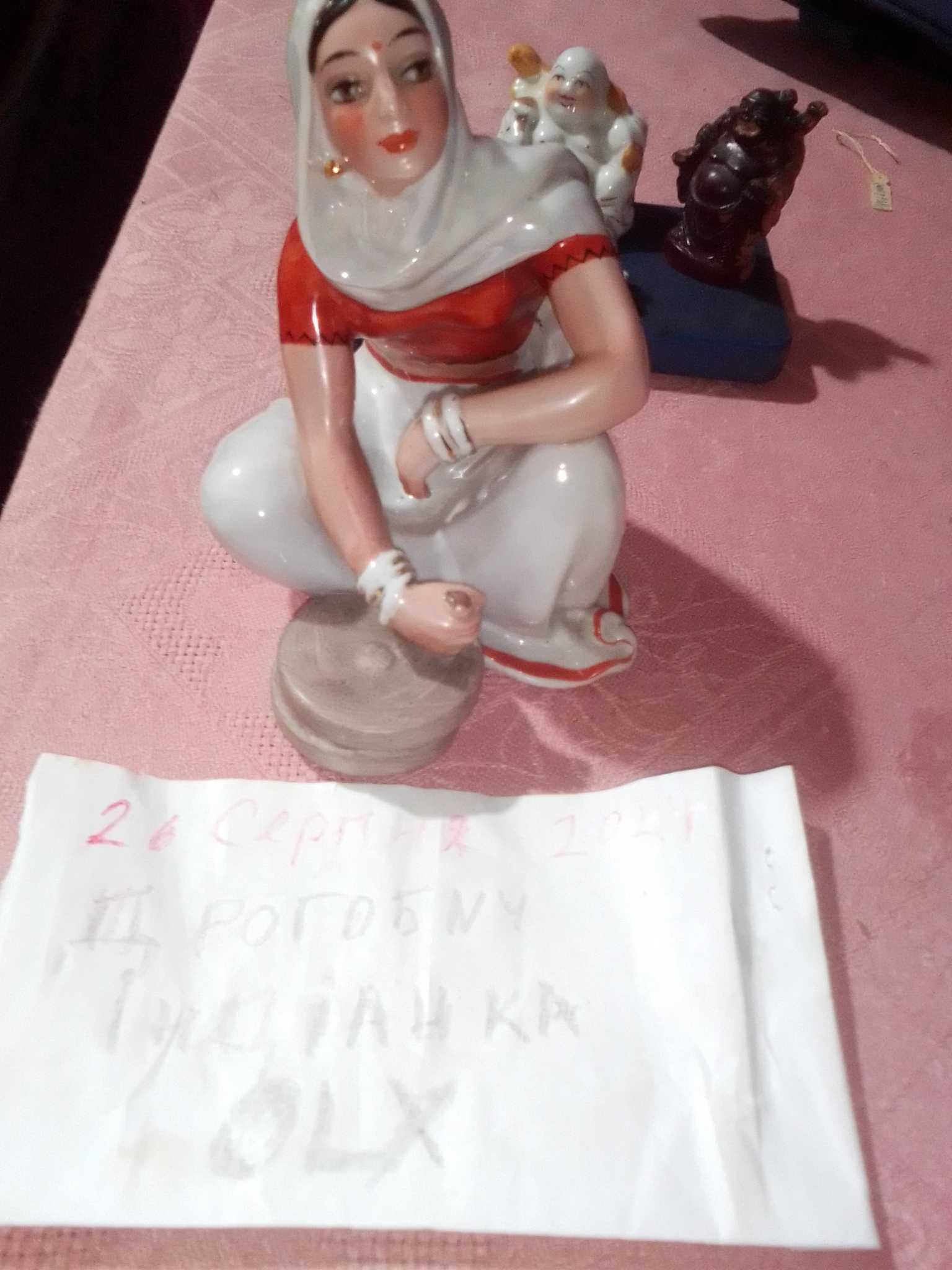 Статуэтка Индианка с жерновами,