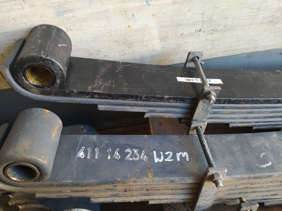 Star 200/1142/244 resor tylny kompletny z tulejkami