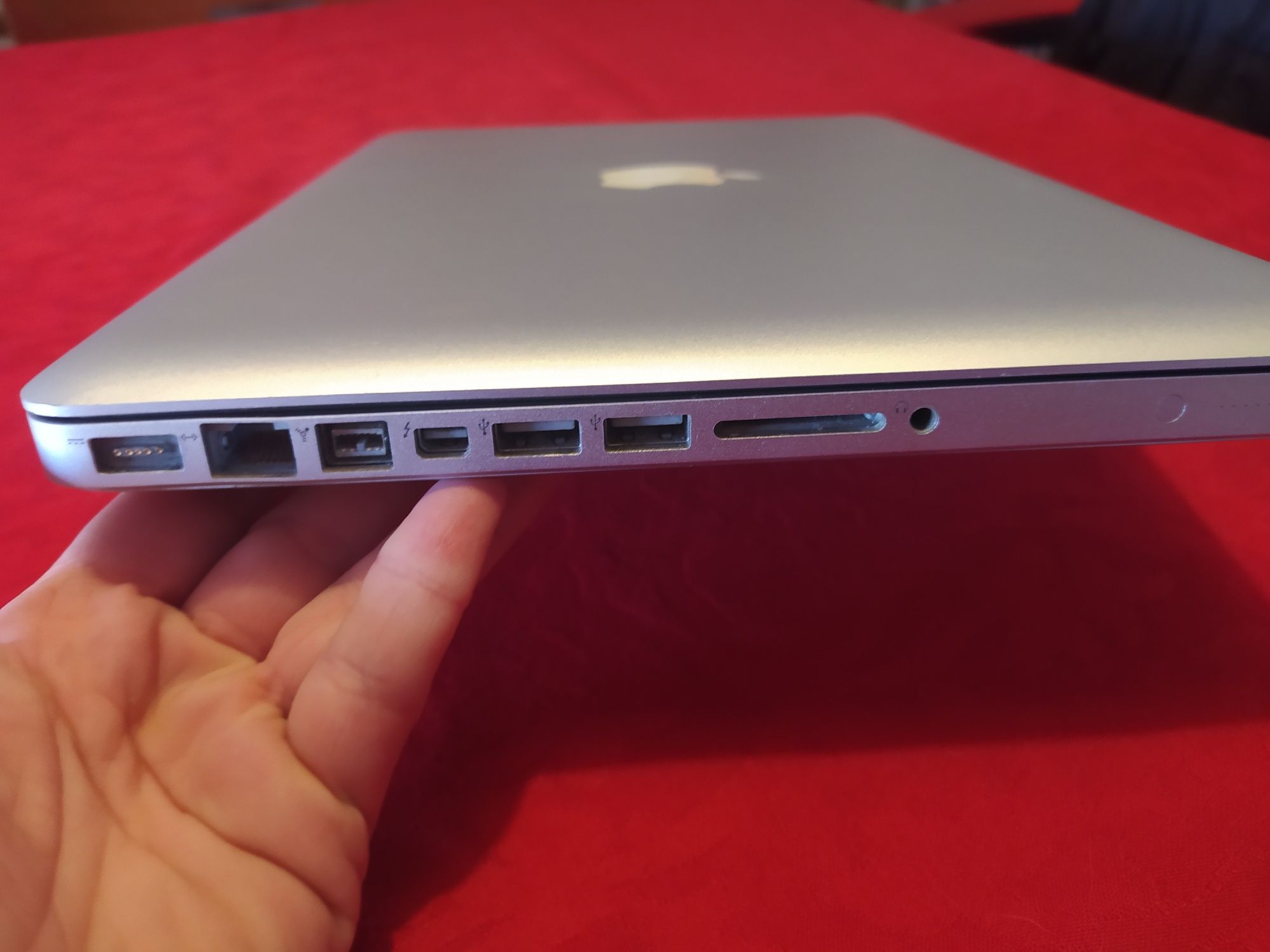 Portátil MacBook Pro i5. A funcionar na perfeição