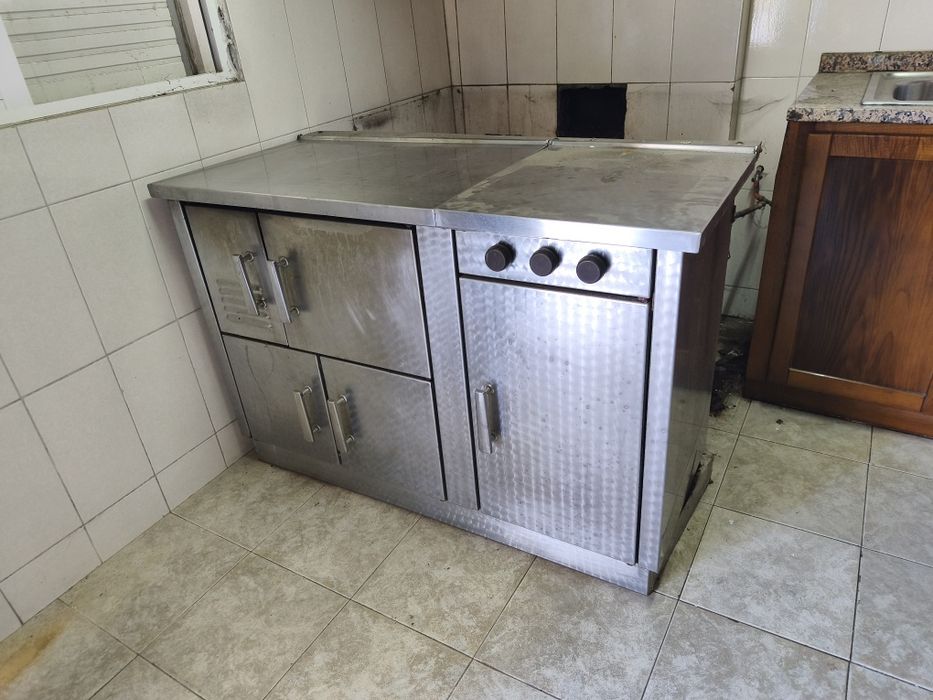 Fogão todo em inox, lenha e gás