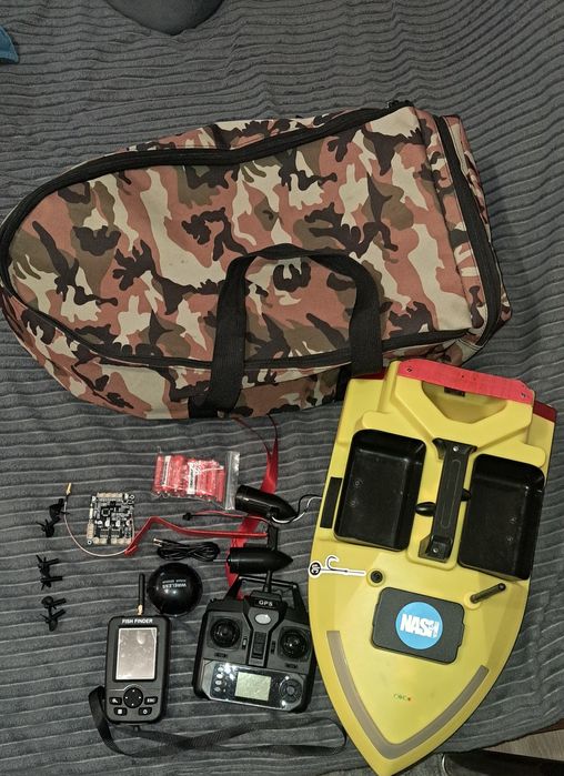 Łódka  zanętowa v 020 GPS+ echo