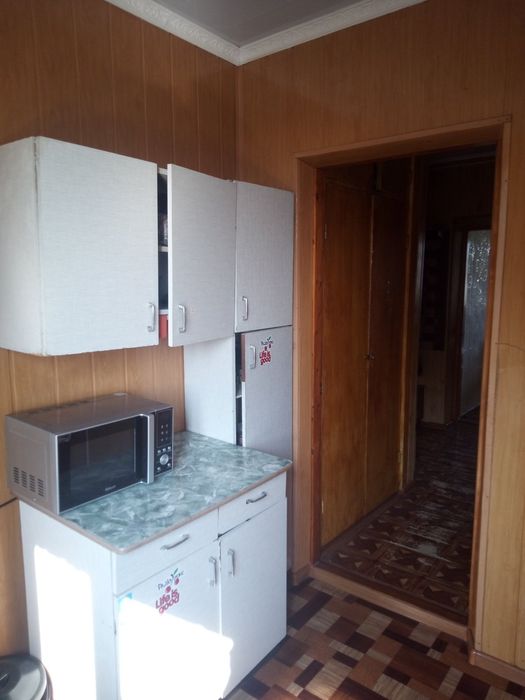 Продам трьохкімнатну квартиру у двоповерховому будинку