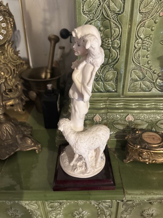 Figurka Armani  wysokosc25 cm