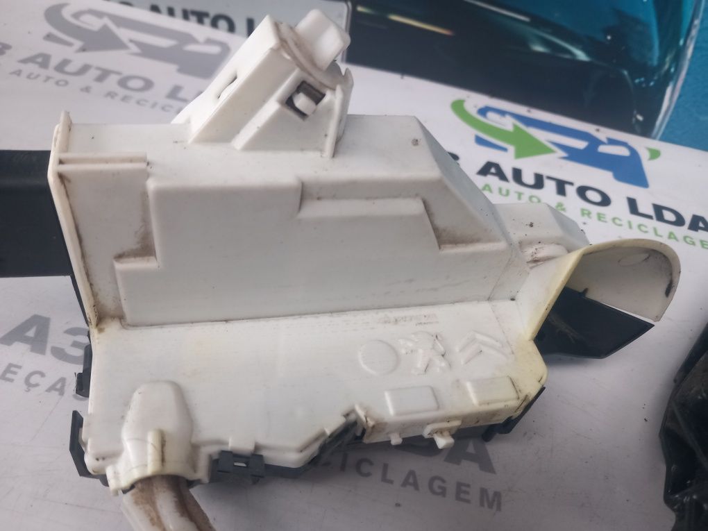 Fecho da porta da mala trás esquerdo Citroen Berlingo Peugeot Partner