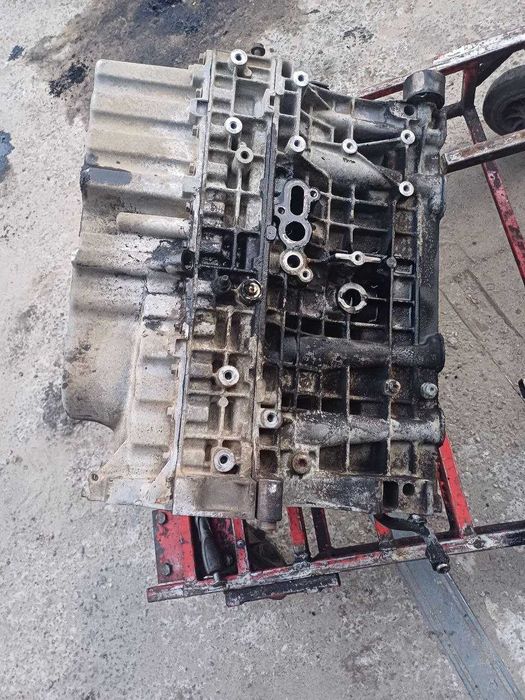 Двигатель без ГБЦ 2.4D дизель Volvo D5244T