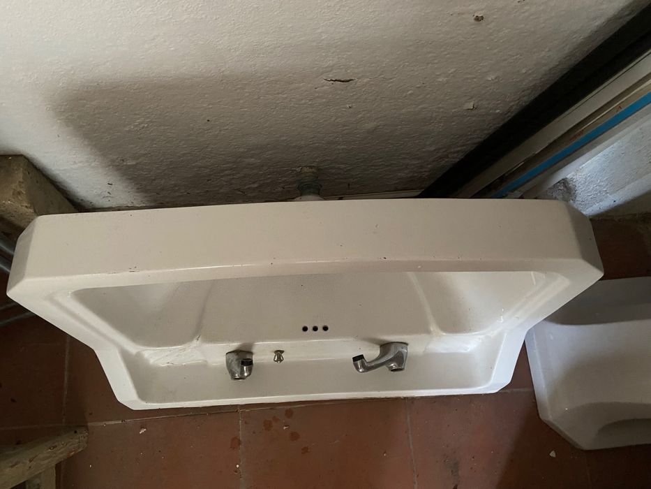 Lavatório antigo - disponível até 1 setembro