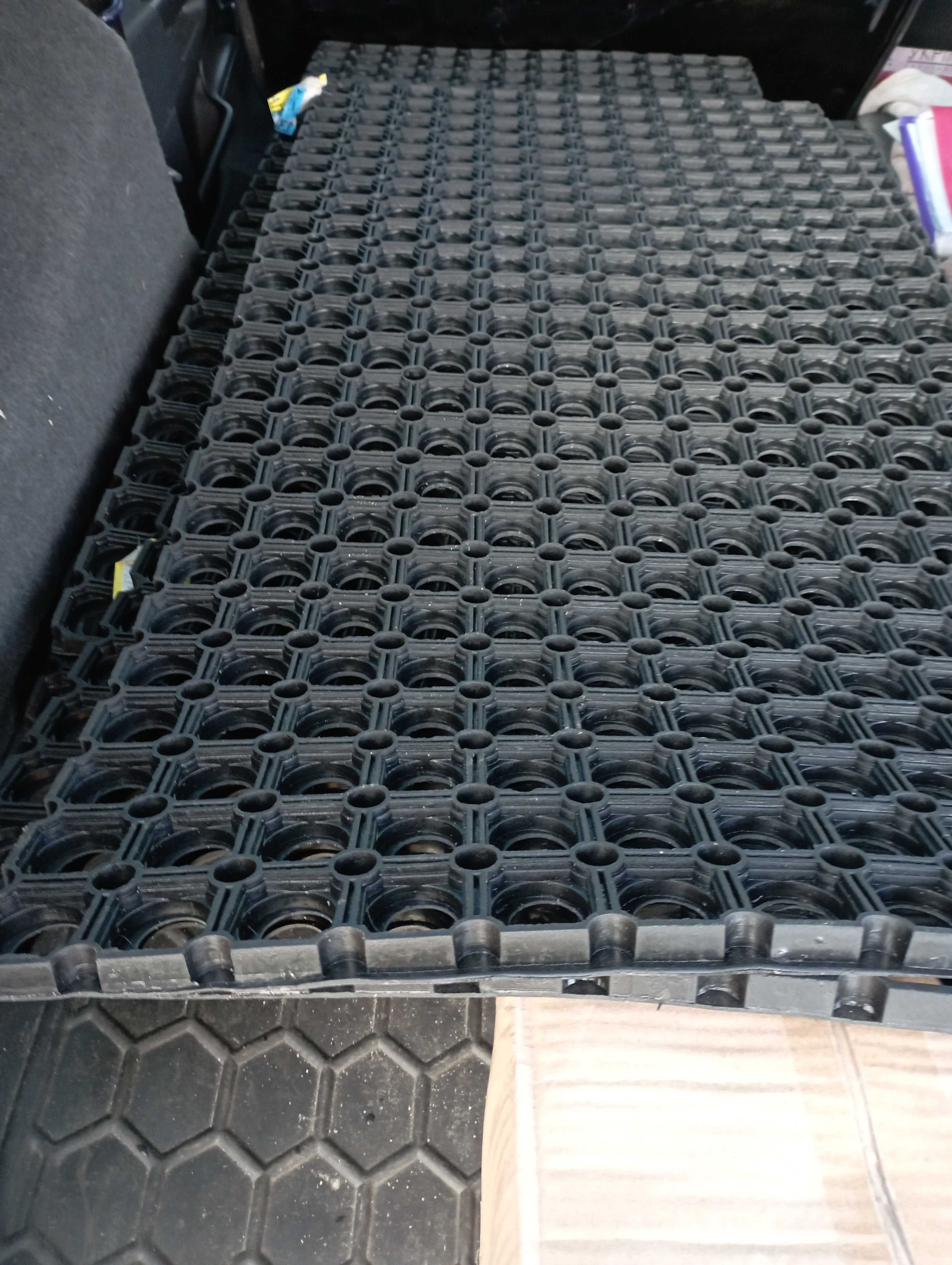 Придверний килимок Гумовий Сота Шипи Резиновые коврики сота шипы