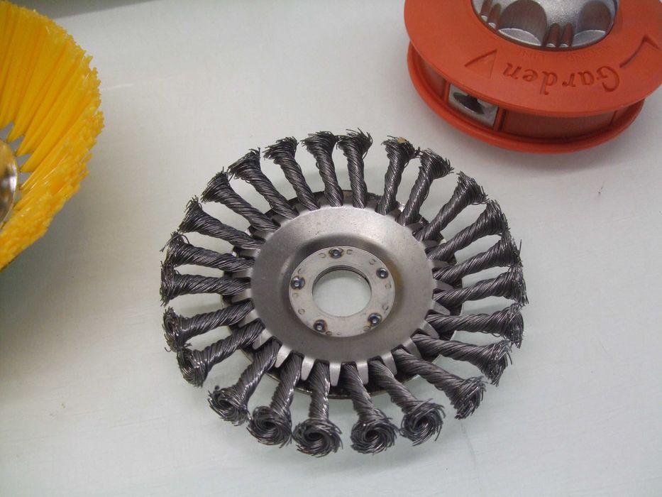 Duży zestaw, osprzęt do kosy spalinowej. Akcesoria Zestaw nr 2