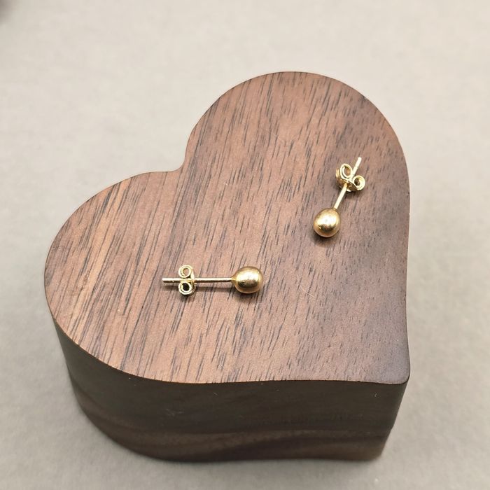 Złote kolczyki.  Nowe.  Próba 585 .