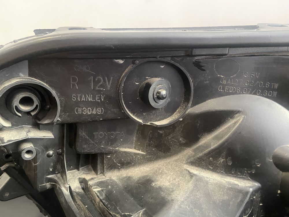 Фара toyota rav4 2015 2016 2017 2018 2019