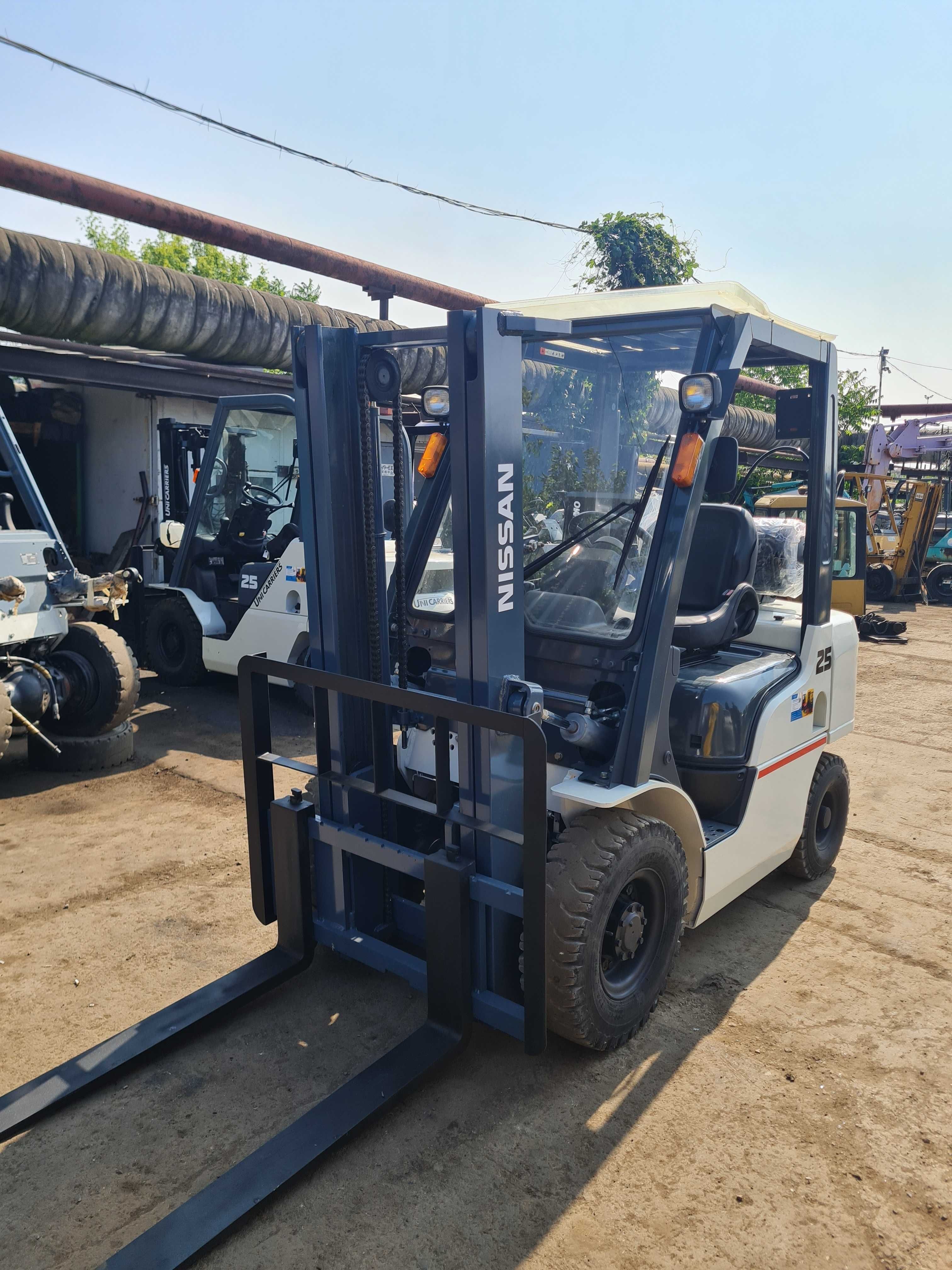 Навантажувач вилковий NISSAN P1F2M25J