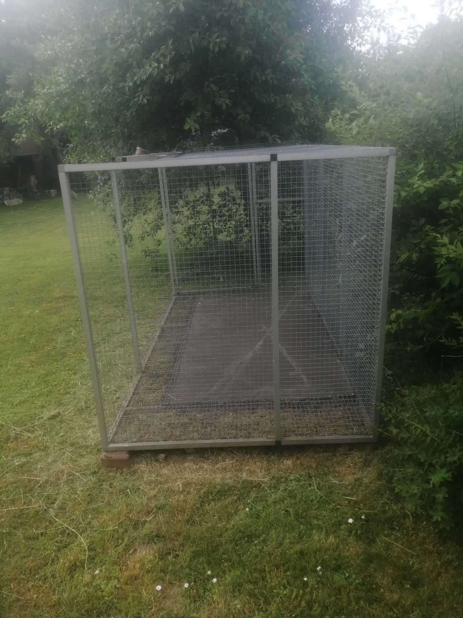 Woliera,  klatka, wylot dla papug, gołębi, kotów z profila 30x30x2 sia