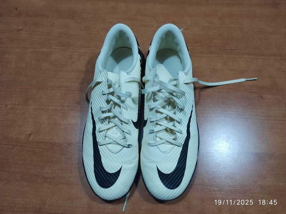 Chuteiras NIKE - 40