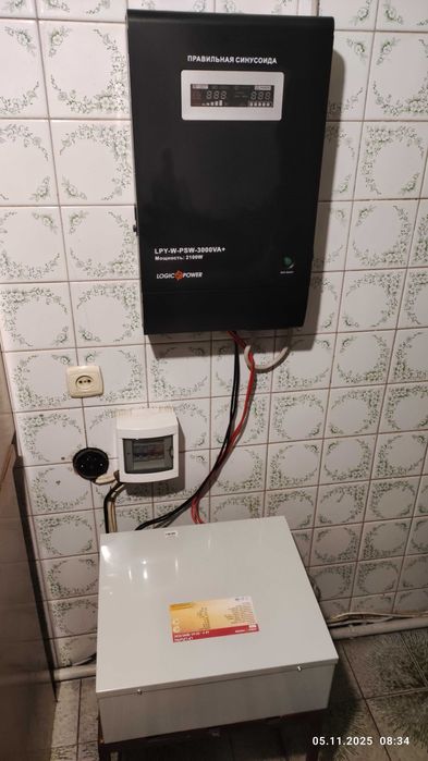 Резервне ДБЖ LogicPower LPY-W-PSW-3000VA+ з акумулятором