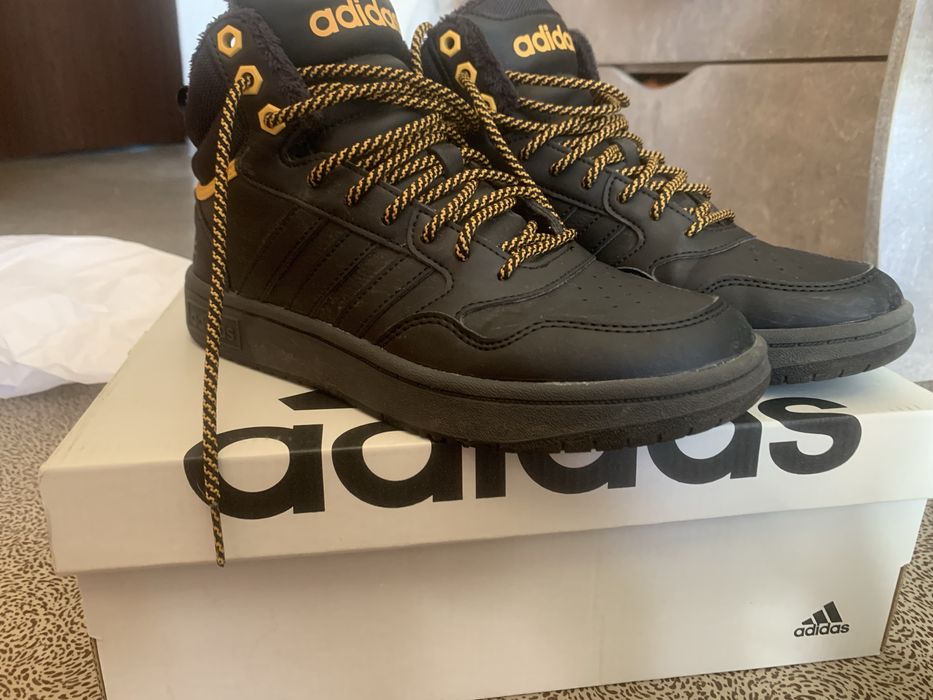 кросівки adidas оригінал