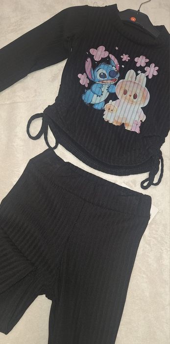 Conjunto de cor preta com bonecos