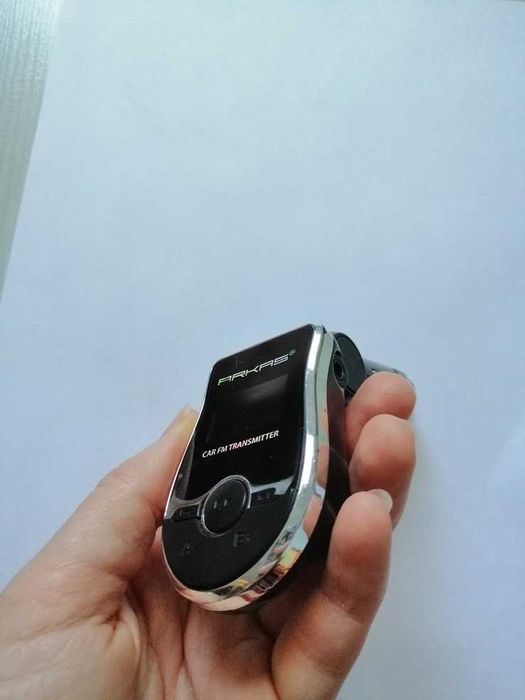 Transmiter FM Arkas FM70. Nadajnik FM do samochodu.