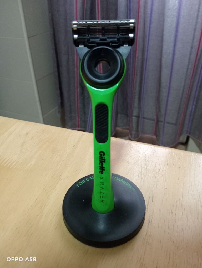 Gillette Labs Razer