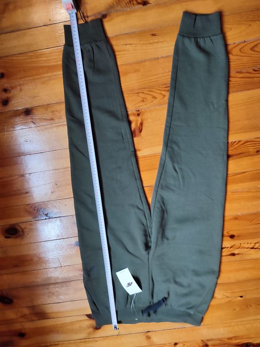 Nowe spodnie dresowe 164  4f