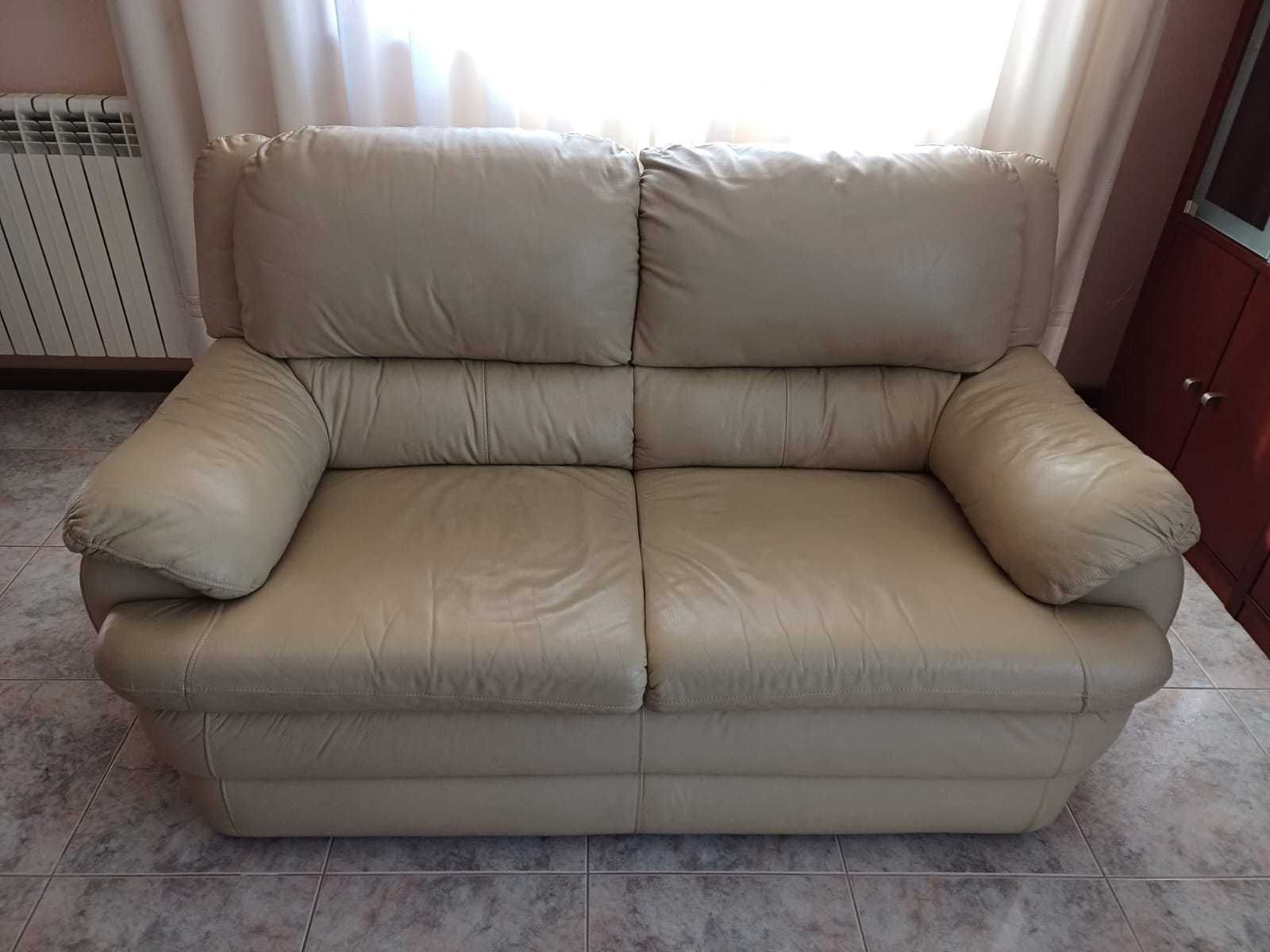Sofá de 2 Lugares em Pele Bege