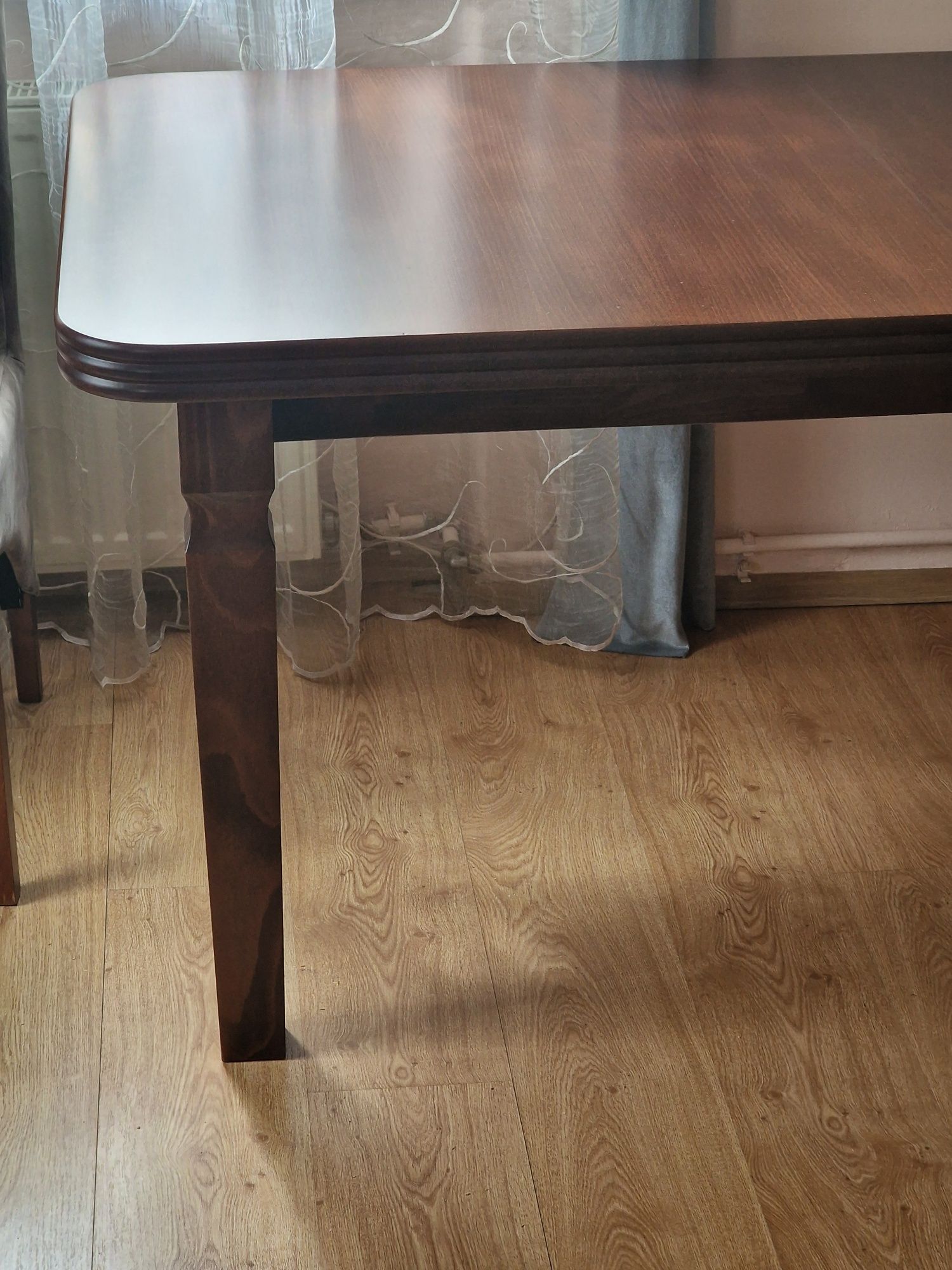 Stół do salonu drewniany
