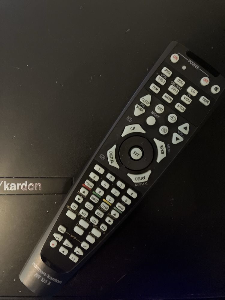 Amplituner Harman Kardon AVR 135 B/ DVD 27