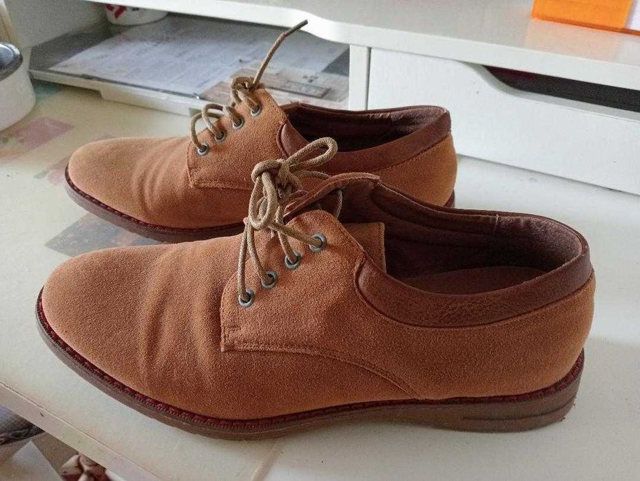Sapatos de homem em bom estado