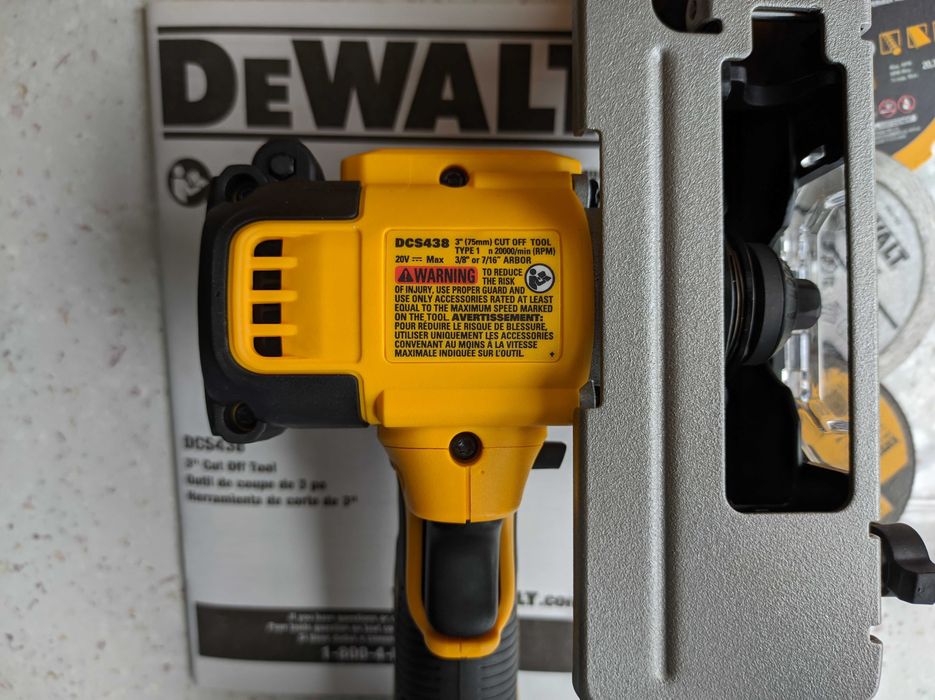 DeWalt DCS438B Аккумуляторная отрезная машинка болгарка УШМ пила 75мм